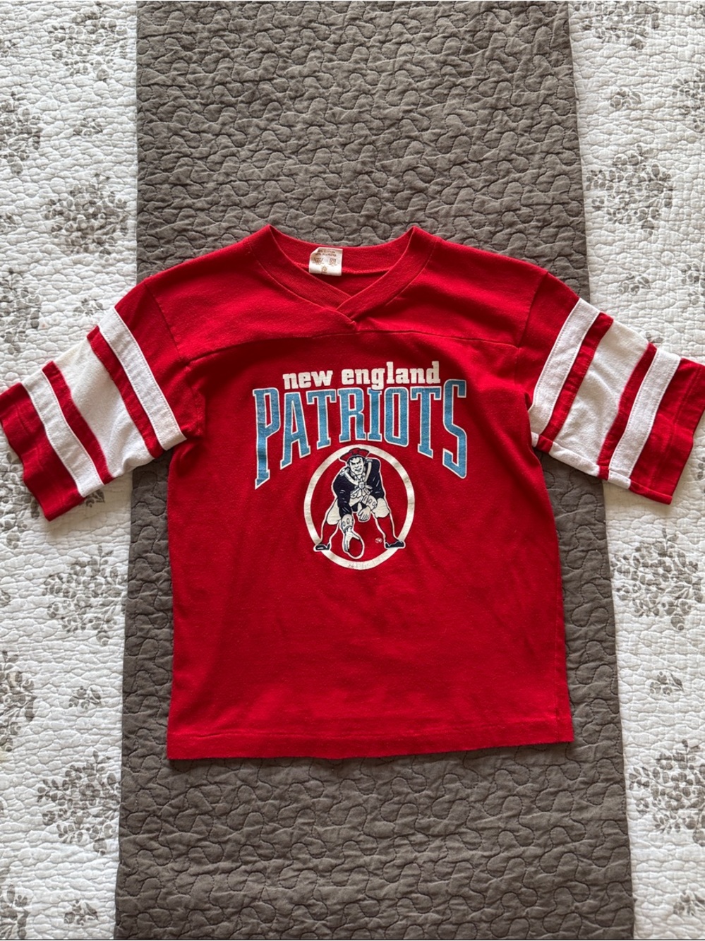 Vintage LOGO 7 Kids New England Patriots Red Tee with White Stripes ladies XS
